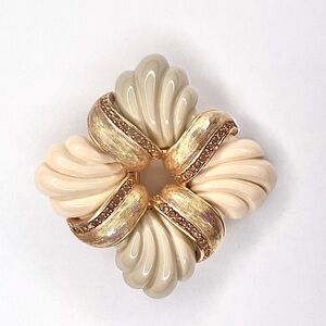 Oscar de la Renta Vintage Maltese cross style resin and metal brooch